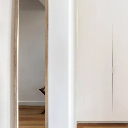 Spacious In With Terrace And Free Netflix Apartment