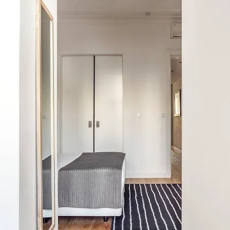 Spacious In With Terrace And Free Netflix *