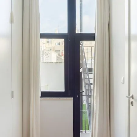 Spacious In With Terrace And Free Netflix
